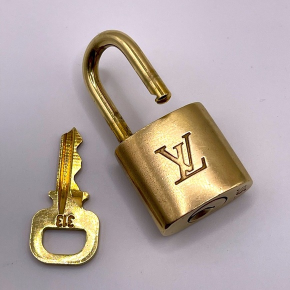100% Authentic and pre loved Louis Vuitton - Gold Lock and Key set - #313 - Picture 4 of 6